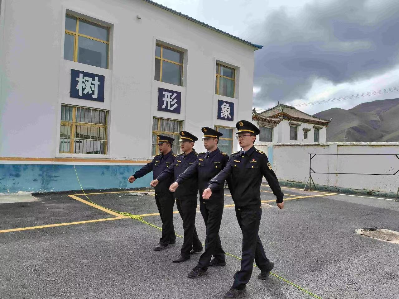 青海省果洛公路路政执法支队以“三强化三发力三坚持” 推进路政执法领域突出问题专项整治行动走深走实