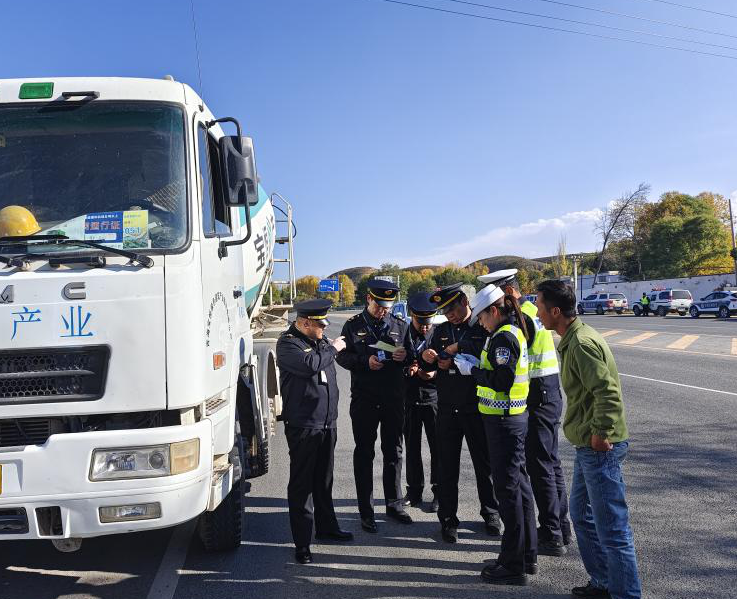 天峻县依法推进治超工作